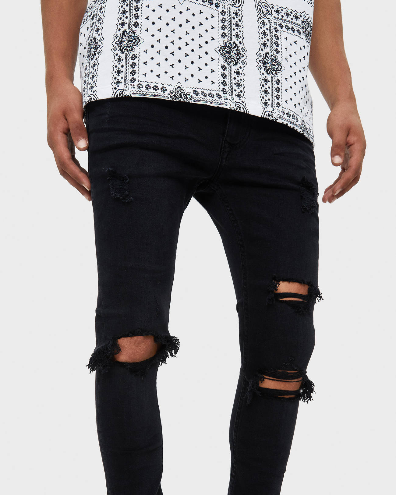 Bershka Distressed detaylı super skinny fit jean 2 Bershka Distressed detaylı super skinny fit jean 3