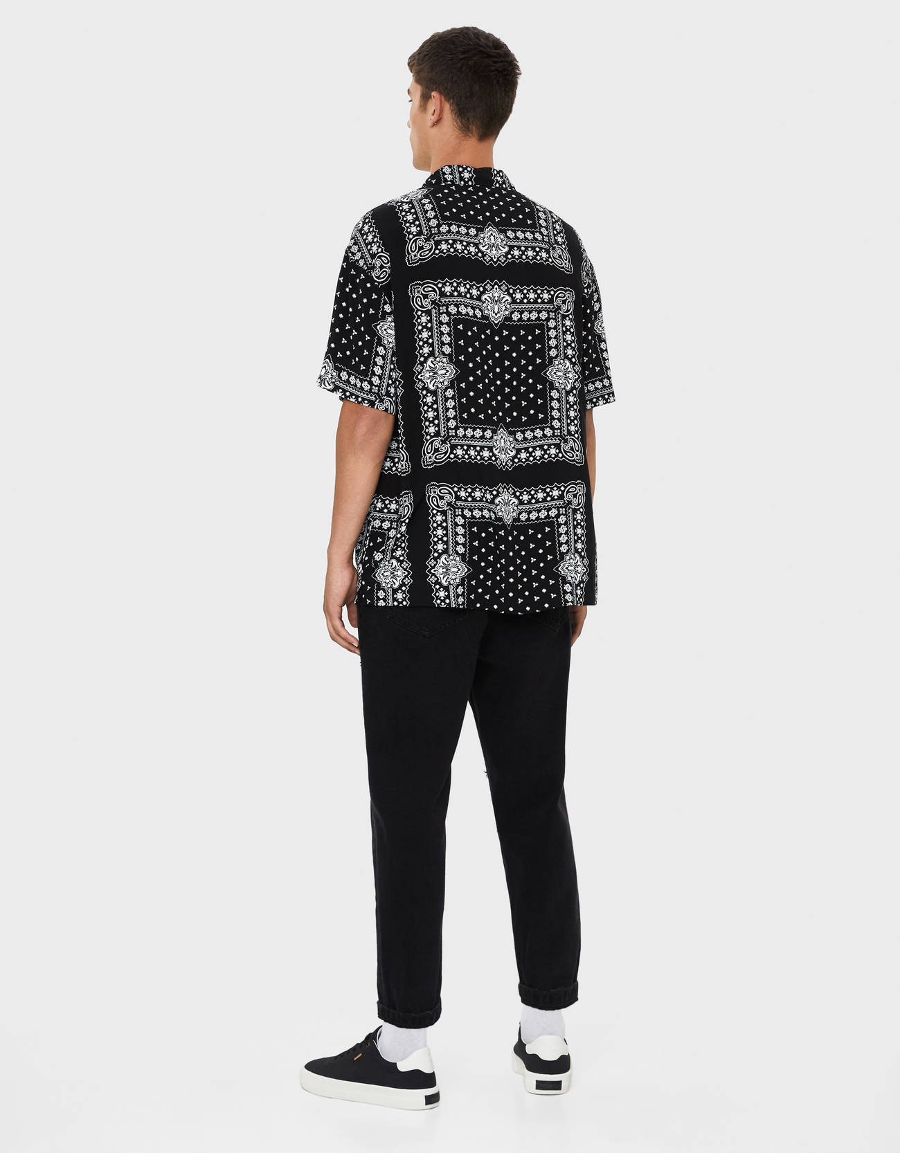 Bershka Şal desenli gömlek 0 Bershka Şal desenli gömlek 1