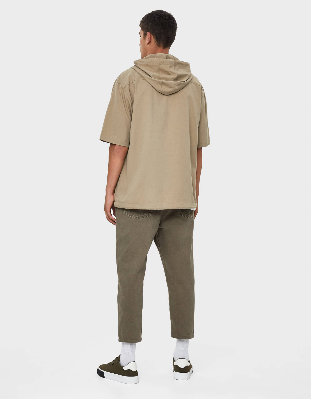 Bershka Kapüşonlu kanguru cepli gömlek 0 Bershka Kapüşonlu kanguru cepli gömlek 1