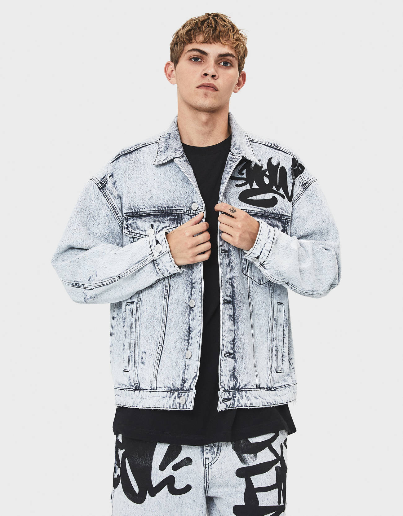 Graffiti denim jacket - Denim - Bershka 