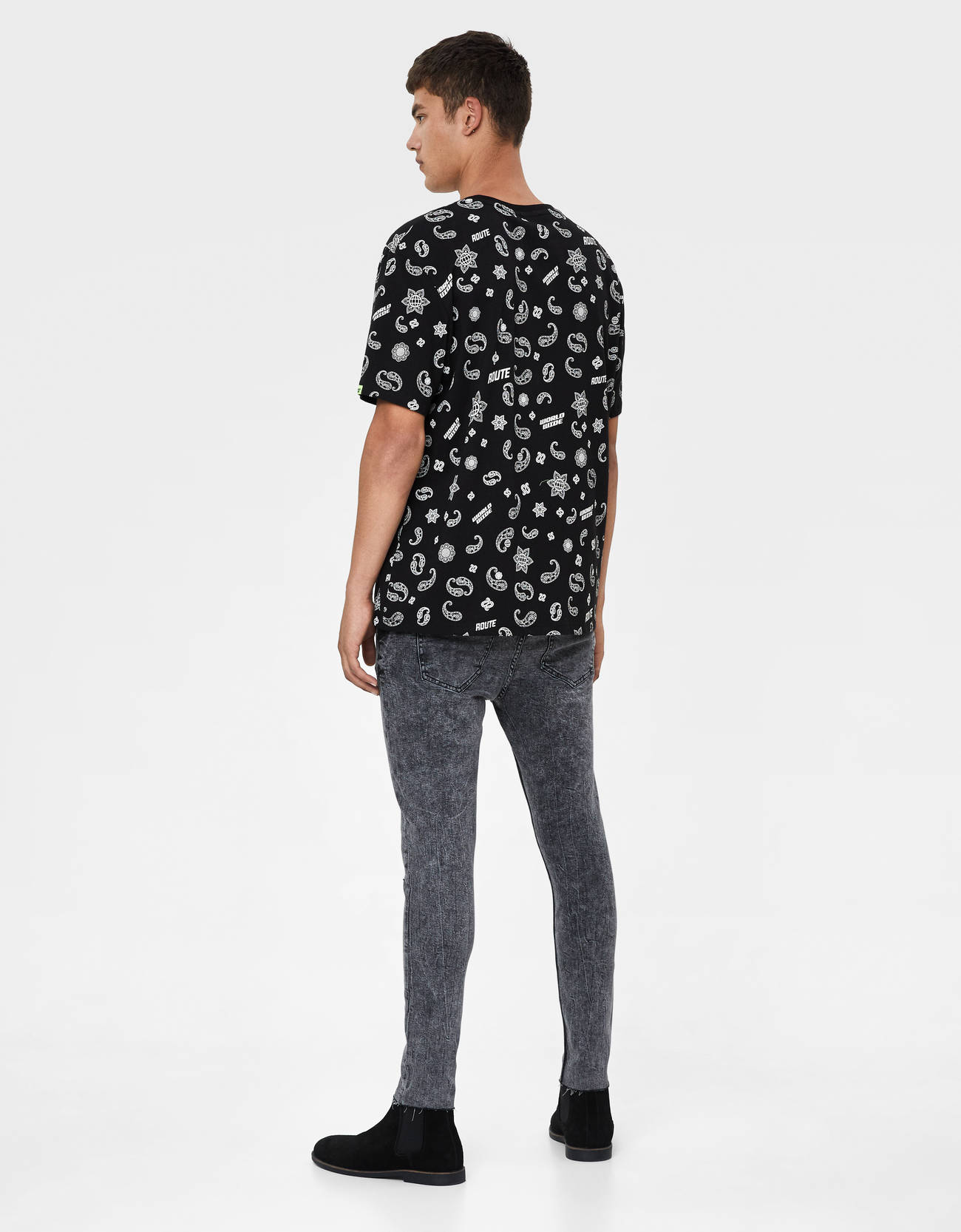 Bershka Şal desenli t-shirt 0 Bershka Şal desenli t-shirt 1