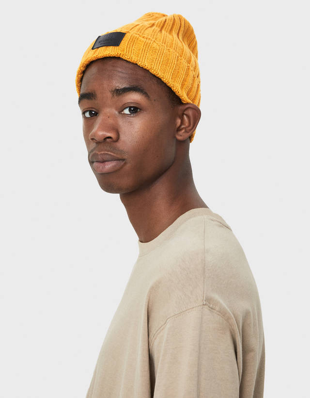 Beanie with patch - null - Bershka Albania