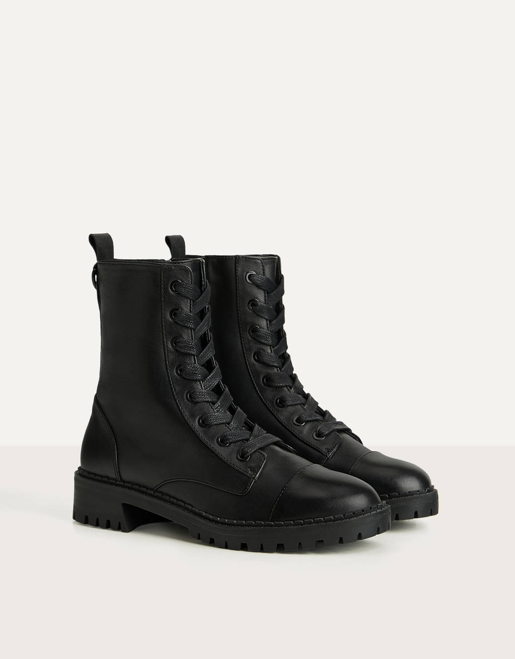 Botines planos acordonados clearance