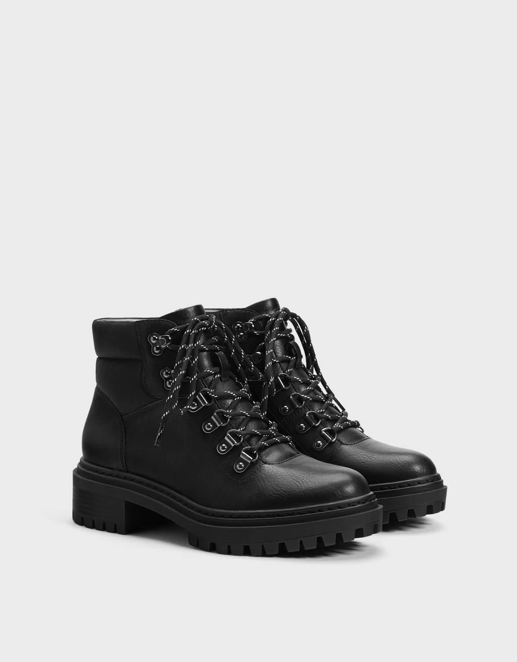 Botines planos montaña - null - Bershka Honduras