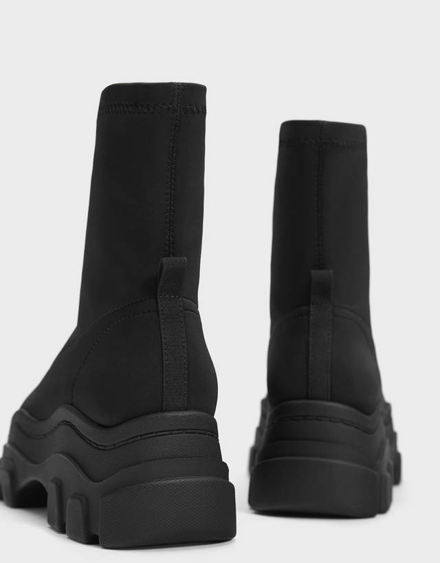 Botines elásticos suela track - Novedades - Bershka Guatemala