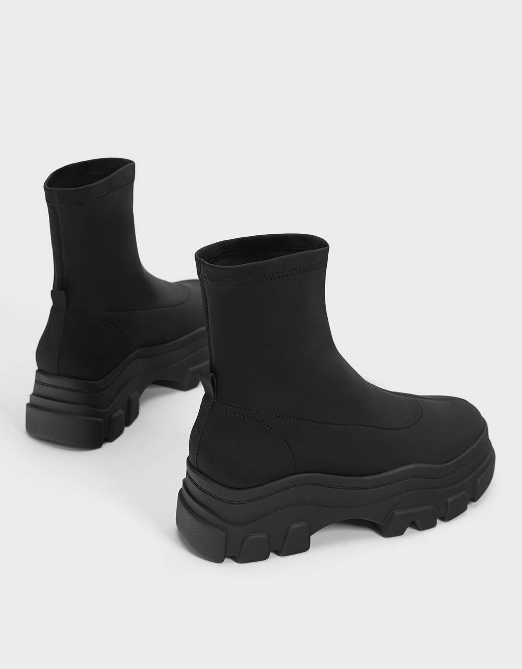 Botines elásticos suela track - Novedades - Bershka Guatemala