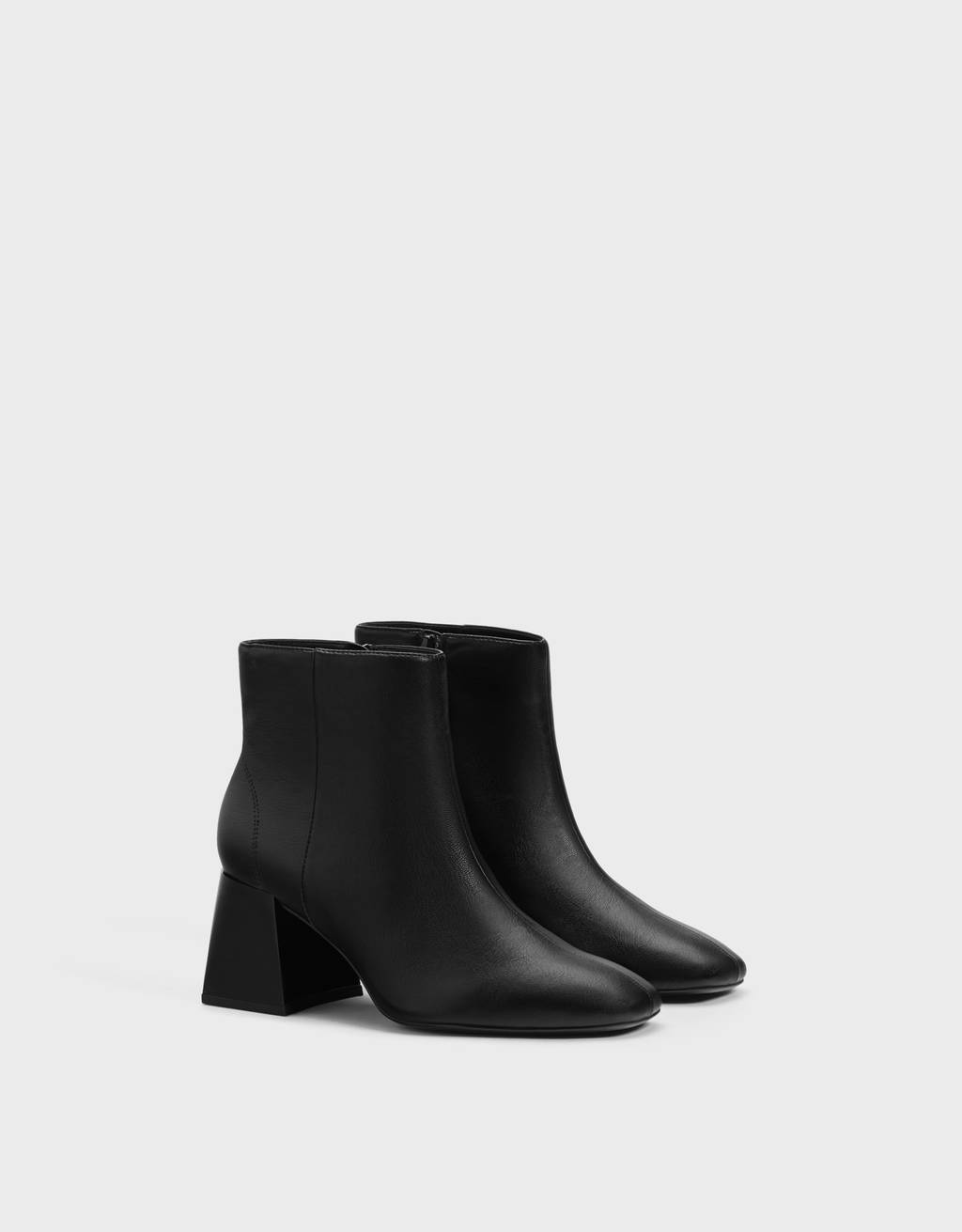 Ankle boots with square heel - null 