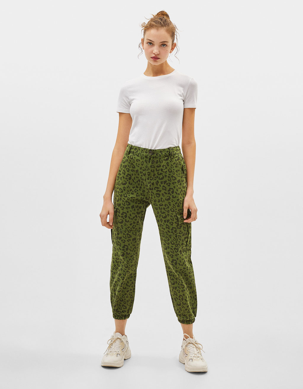 Pantalón denim Cargo de leopardo - Jeans - Bershka Dominican Republic