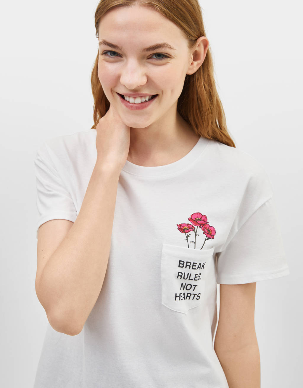 T-shirt estampada com mensagem e rosas