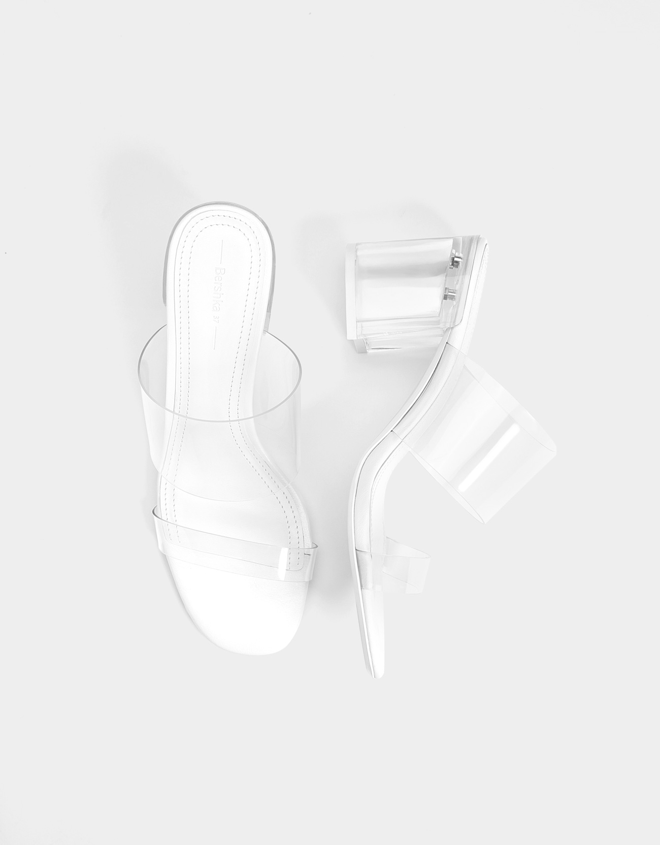 Modalite Net Bershka Vinil Detayli Topuklu Sandalet