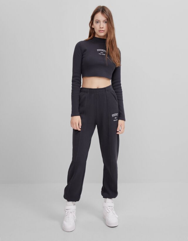 Gofre Dokulu T Shirt Ve Pantolon Seti Esofman Takimi Kadin Bershka