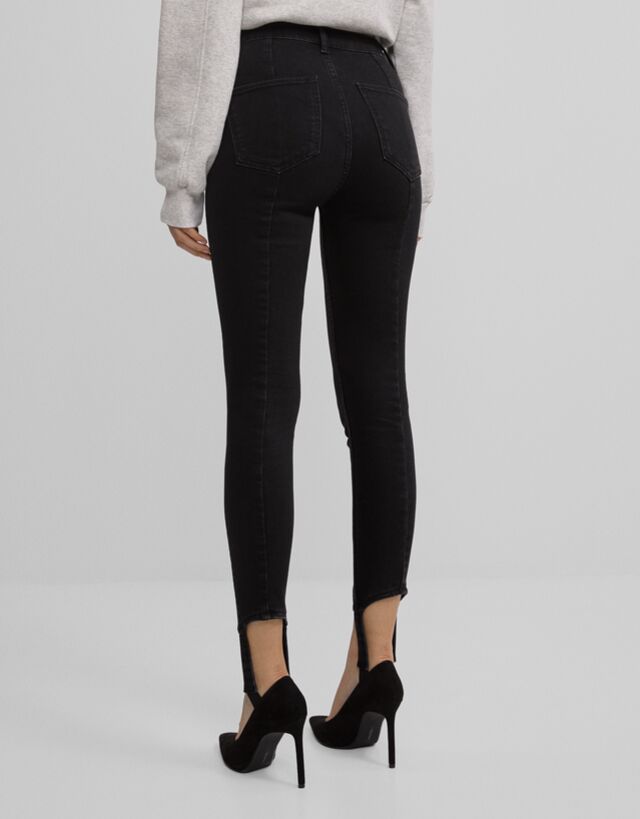 Jeans Fuseau Femme Bershka Sus creaciones se han convertido en objeto de deseo de todos los. jeans fuseau