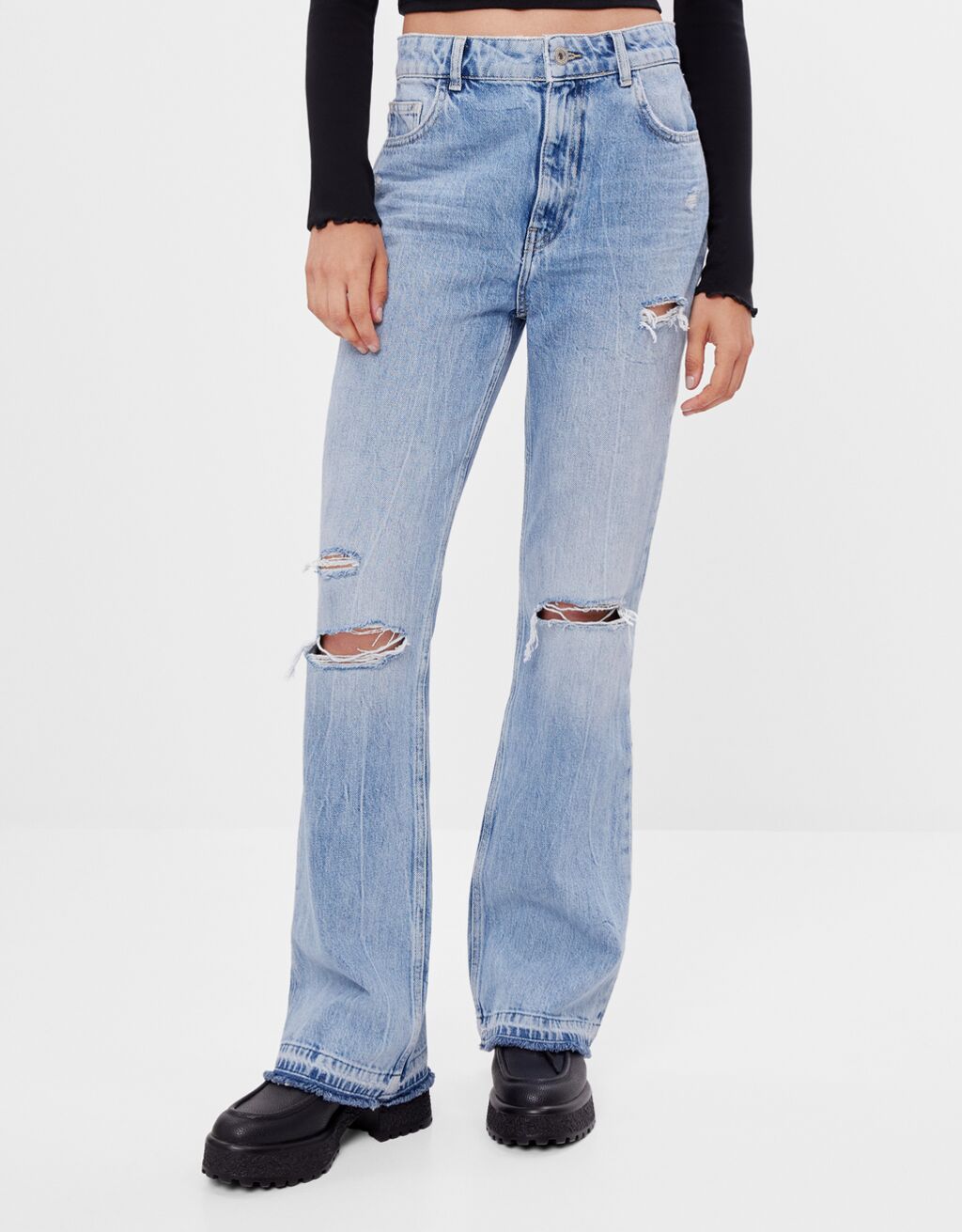Blugi Flare Fit Cu Rupturi Accesorii Bershka Romania