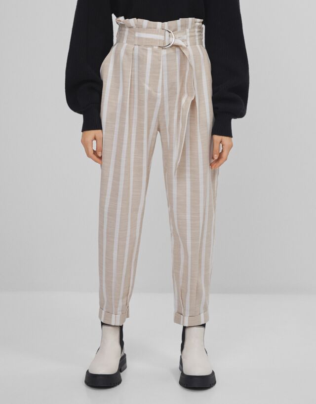 Pantalón Carrot Fit tailoring - Pantalones - Bershka Dominican Republic
