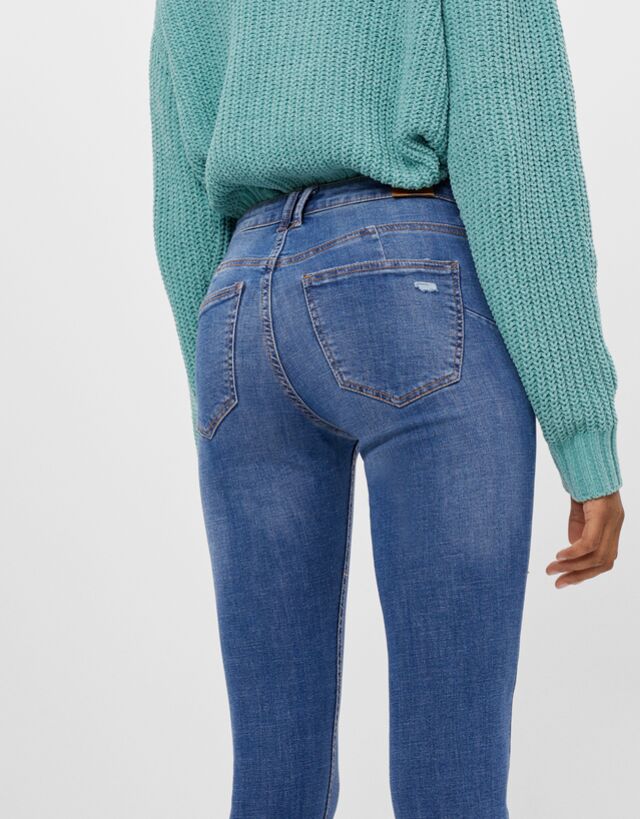 Mid-waist push-up jeans - Woman | Bershka
