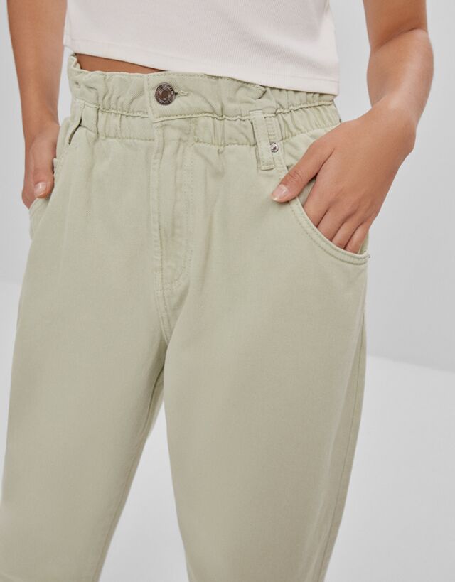 Slouchy trousers with an elastic 