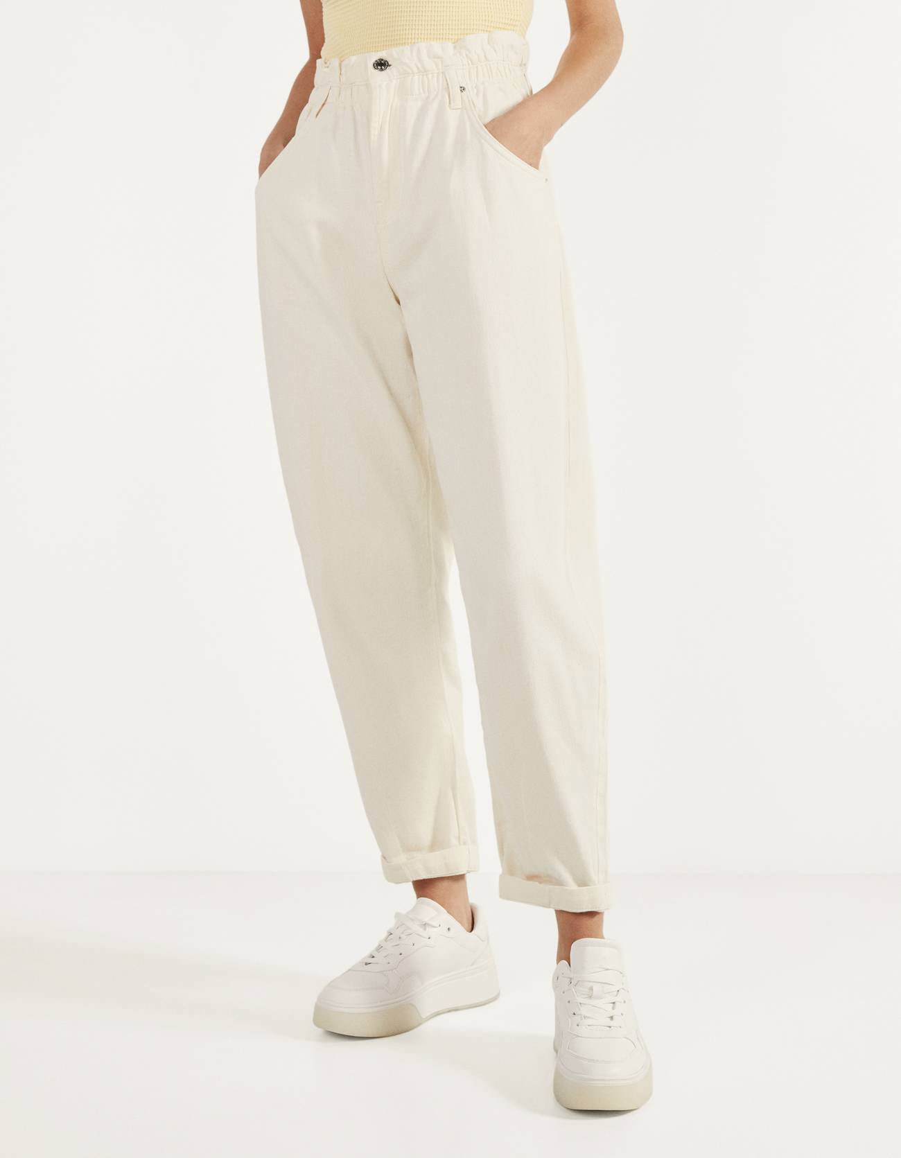 Slouchy trousers with an elastic 
