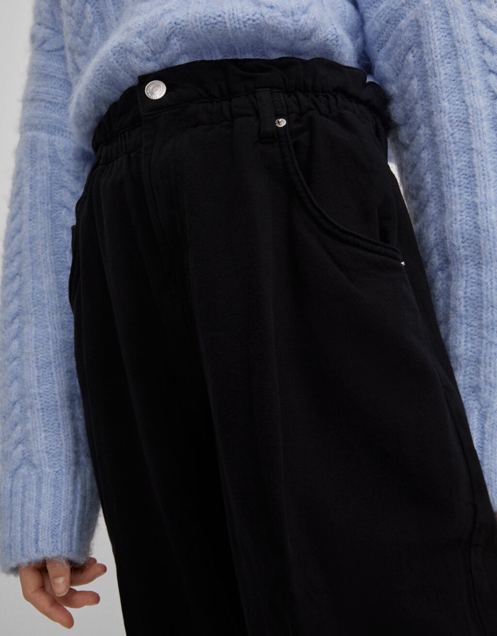 Slouchy trousers with an elastic 