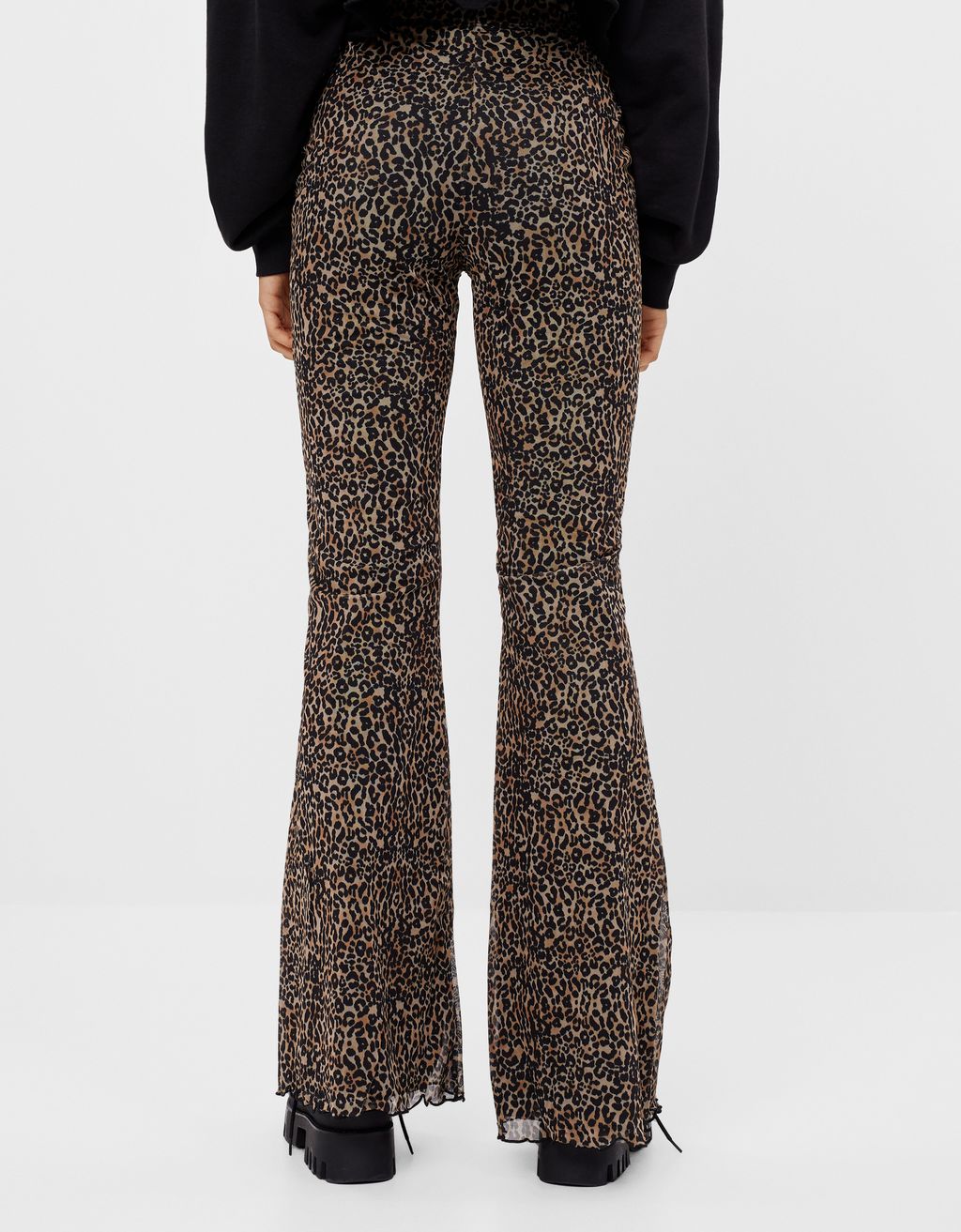 Leopard print flare fit trousers - Woman | Bershka