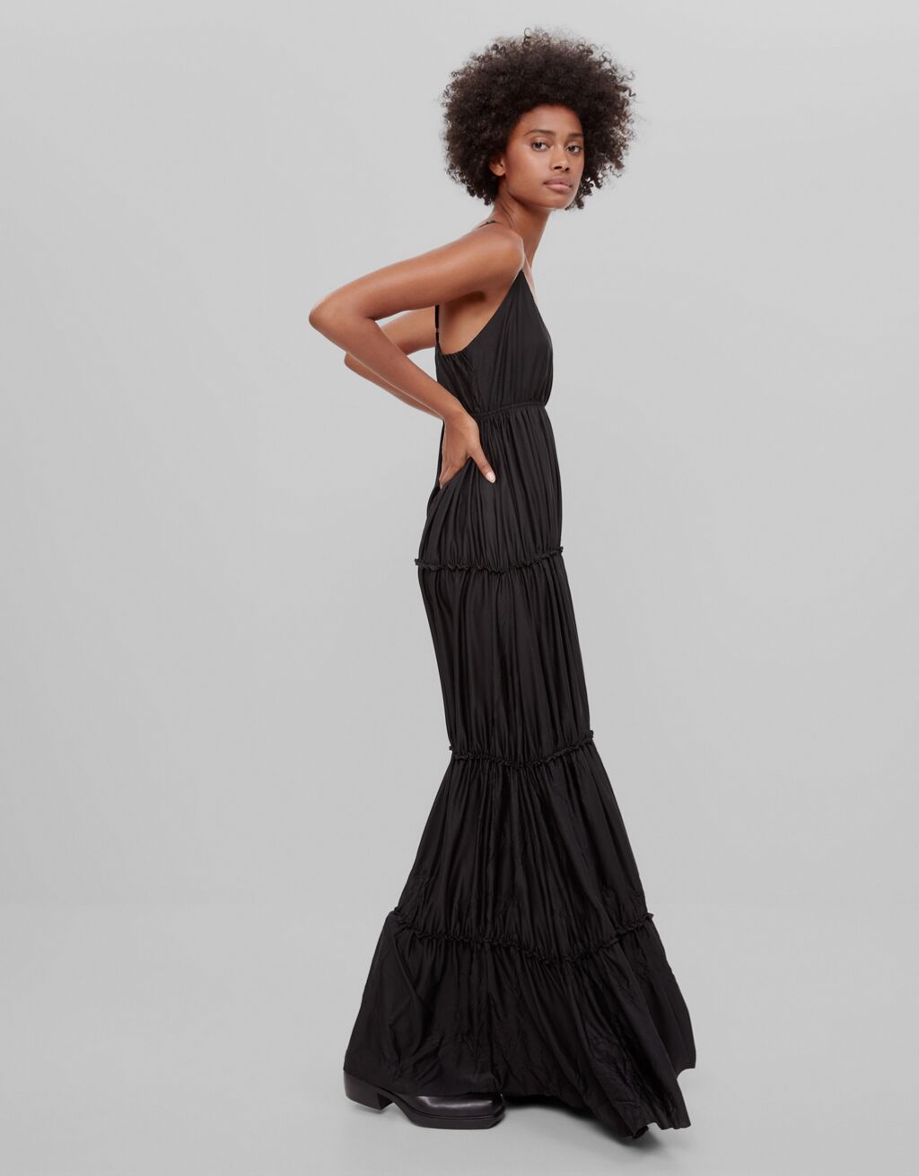 Langes Kleid mit Trägern - Kleider - Damen
