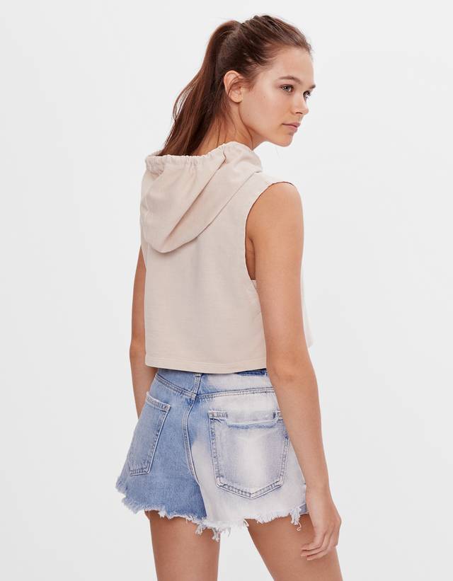 Top con capucha y estampado - Micro Site Influencer - Bershka El Salvador