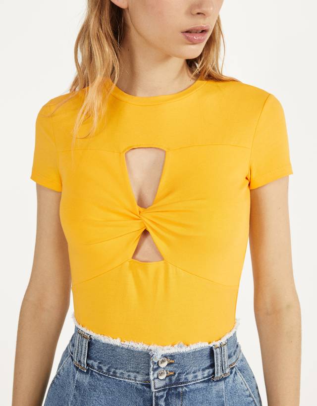 T Shirt With Cut Out Detail And Knot Detail Woman Bershka