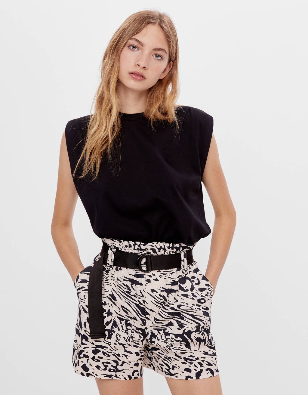 Paperbag-Shorts mit Gürtel - Shorts und Bermudas - Damen