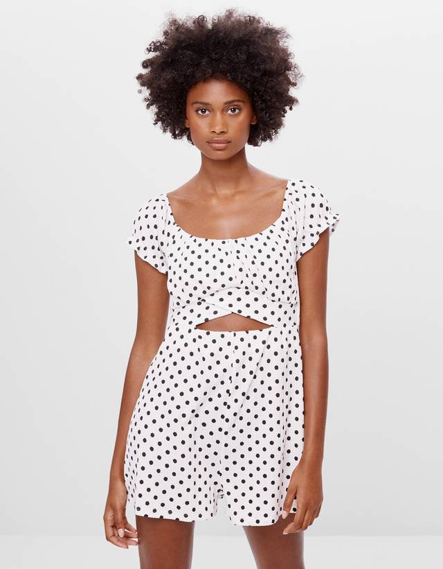 Mono corto con escote fruncido