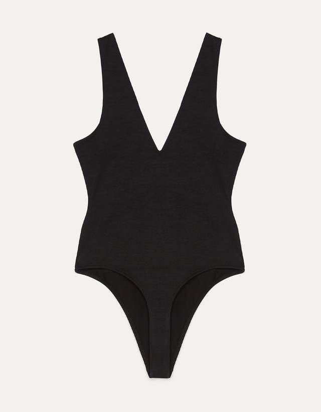 black sleeveless v neck bodysuit