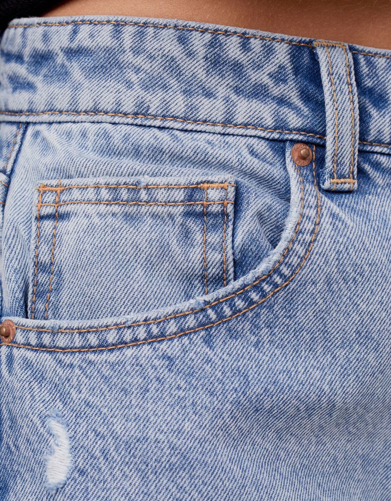 Bershka Kıvrık paçalı mom jean 28 Bershka Kıvrık paçalı mom jean 29