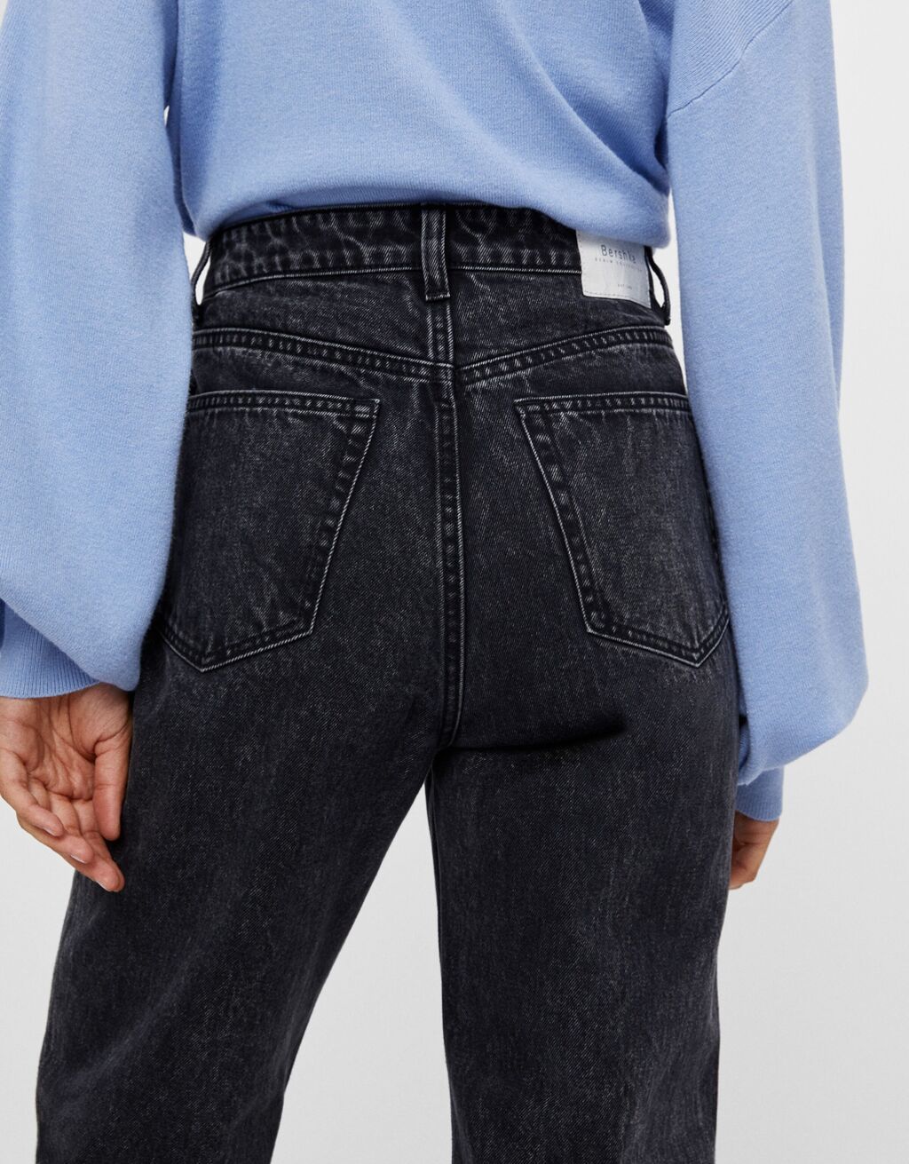 Mom jeans with turn-up hems - null 