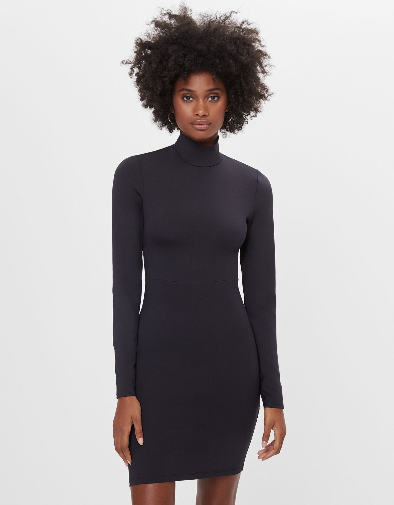 Rückenfreies Kleid Bershka Rückenfreies Kleid Bershka