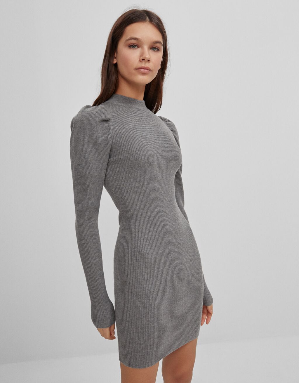 Bershka: vestidos para el entretiempo que levantan pasiones 2 Moncloa 5943596809 1 1 3 Moncloa