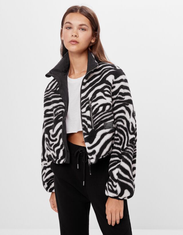 Chaqueta de borreguillo con capucha - Jerséis - Bershka España - Islas  Canarias