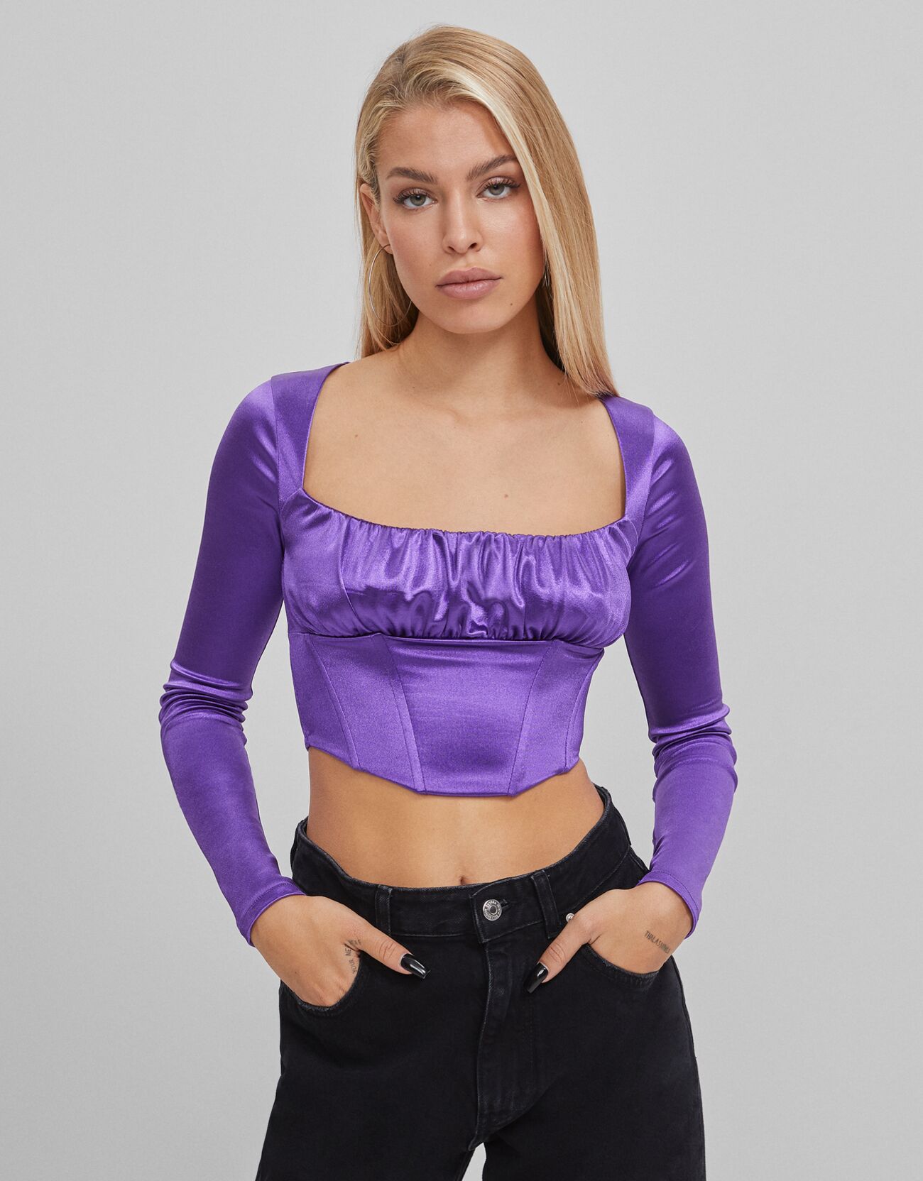 Camiseta corset satinada - Camisetas y tops - Mujer | Bershka