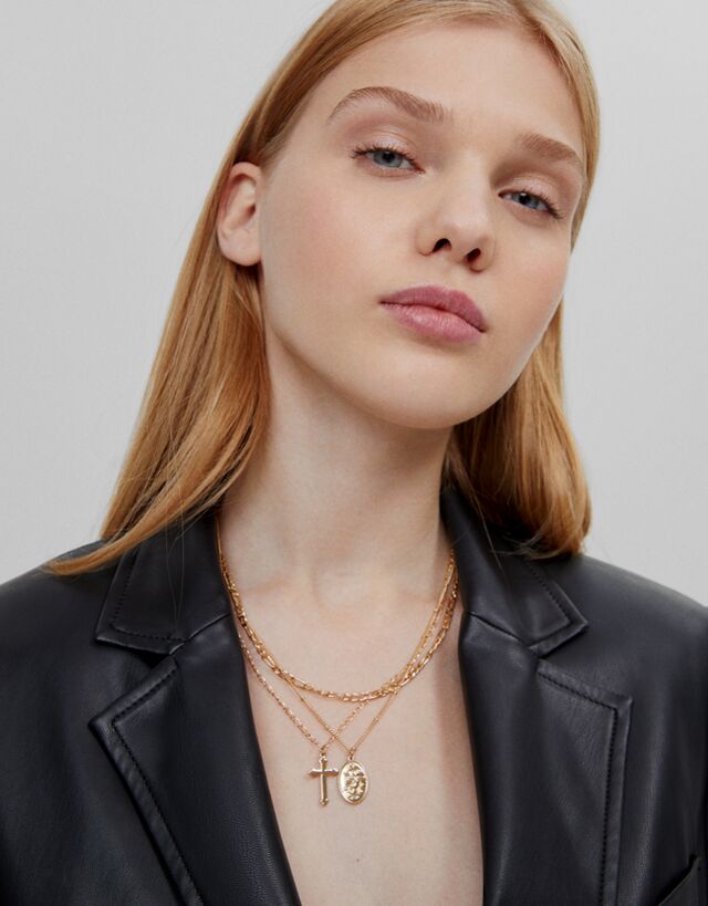 Multi-chain cross pendant necklace 