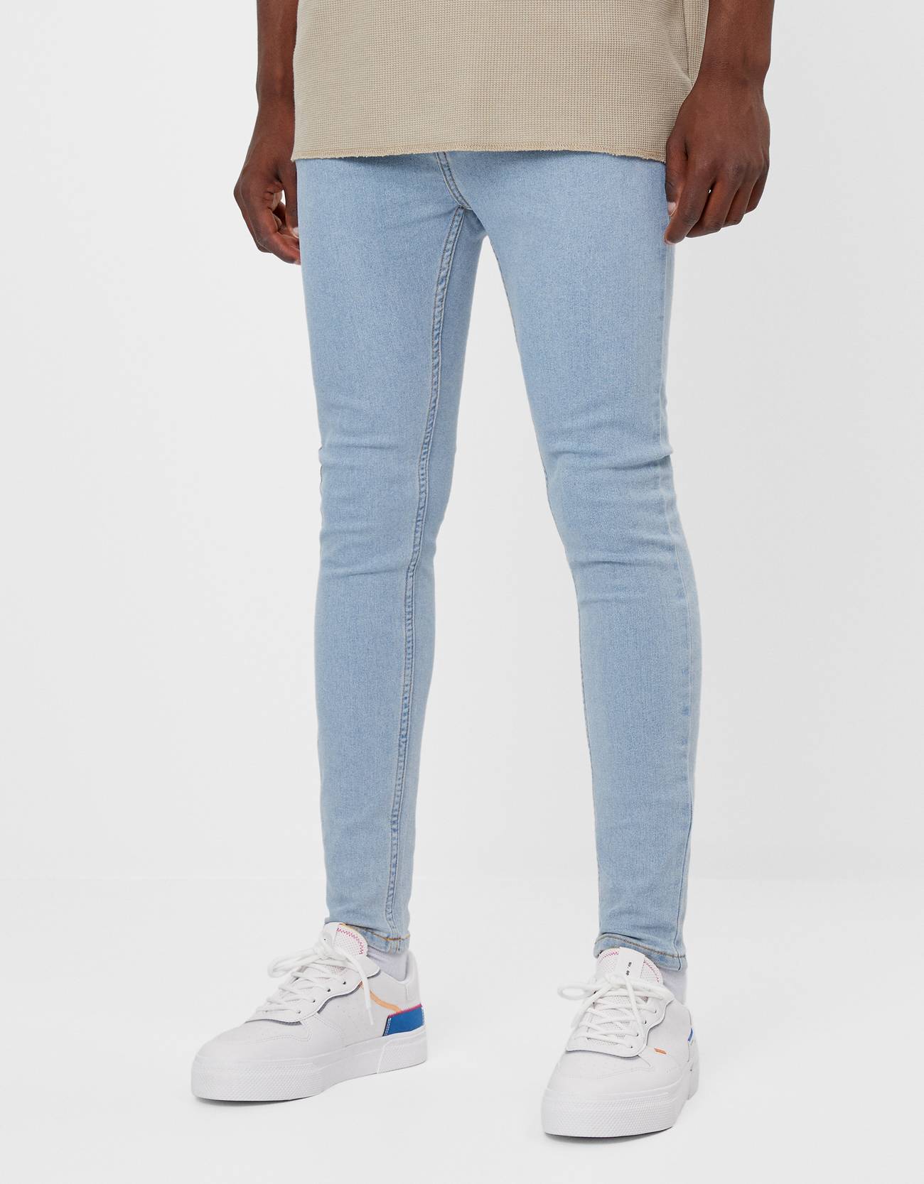 blusa manga longa com calça jeans