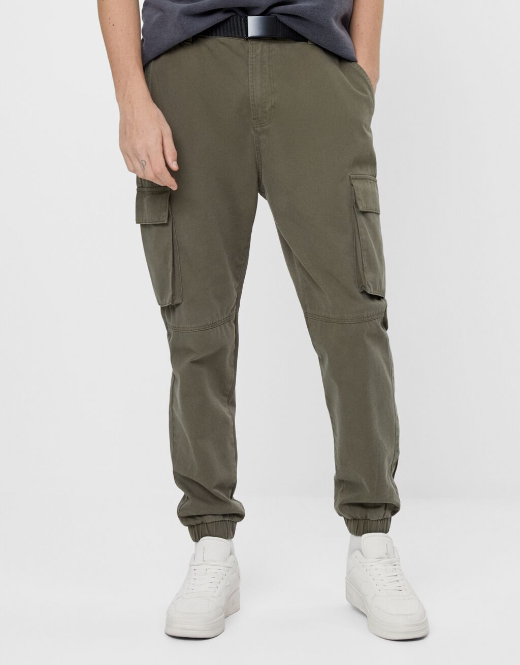 ベルト付きカーゴパンツ メンズ Bershka