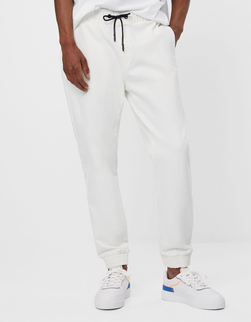 Erkek Pantolon Modellerinde Indirim 50 Ye Varan Indirim Kampanyasi Bershka