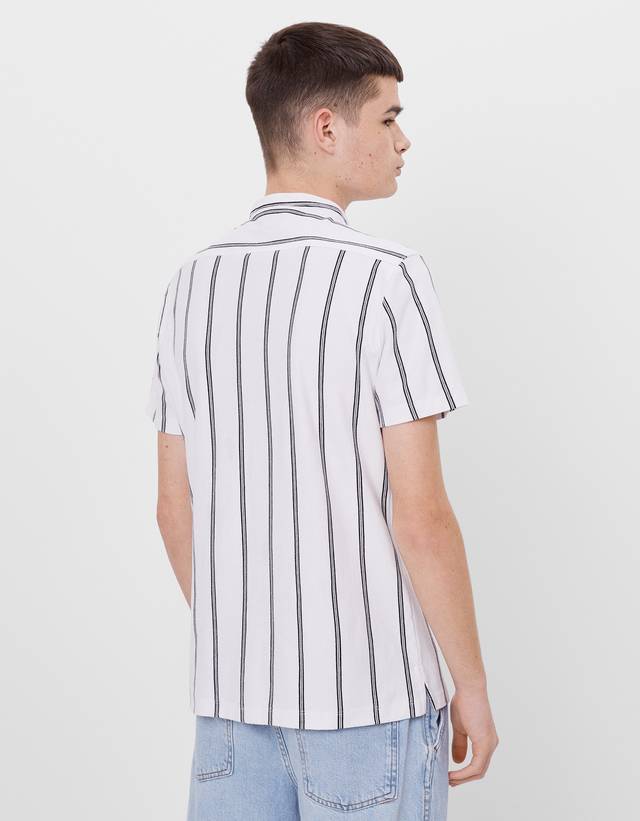 Hakim Yaka Gomlek 30 A Varan Indirim Bershka Turkey