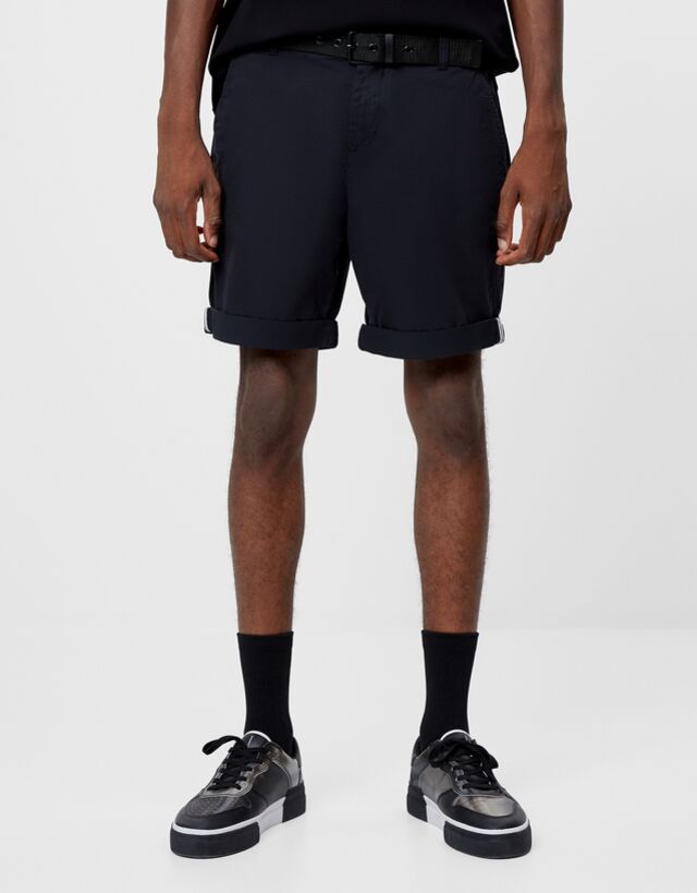 Bermuda con cinturón