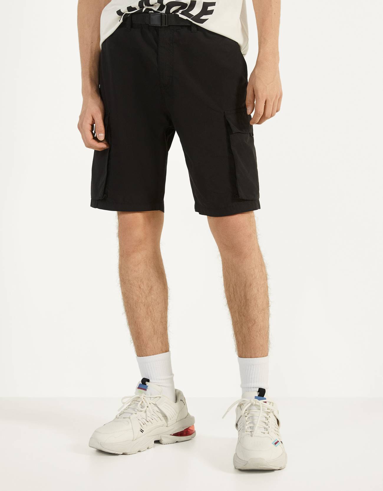 Poplin cargo Bermuda shorts with a belt 
