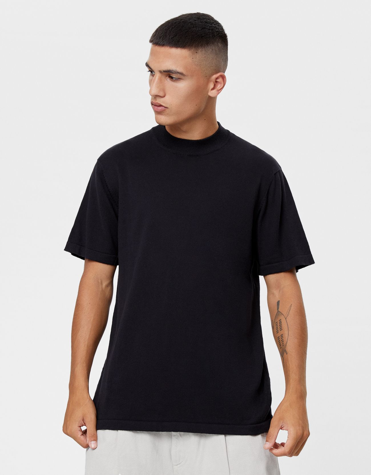 Short sleeve T-shirt with high neck 