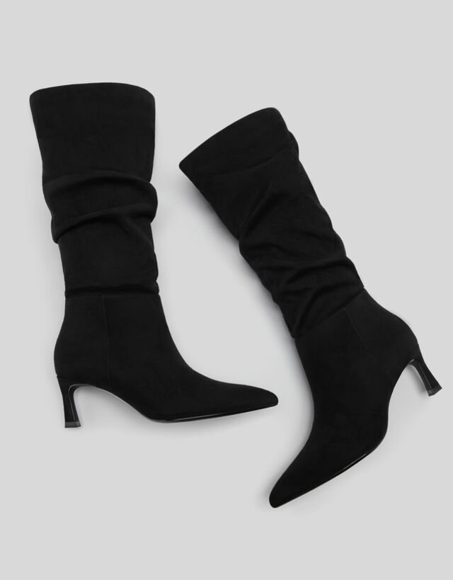 Botas altas tacón medio arrugadas - Zapatos - Mujer | Bershka