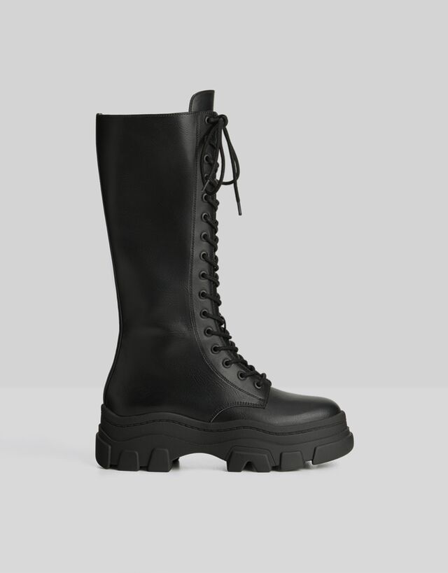 Botas acordonadas suela track - Zapatos - Mujer | Bershka