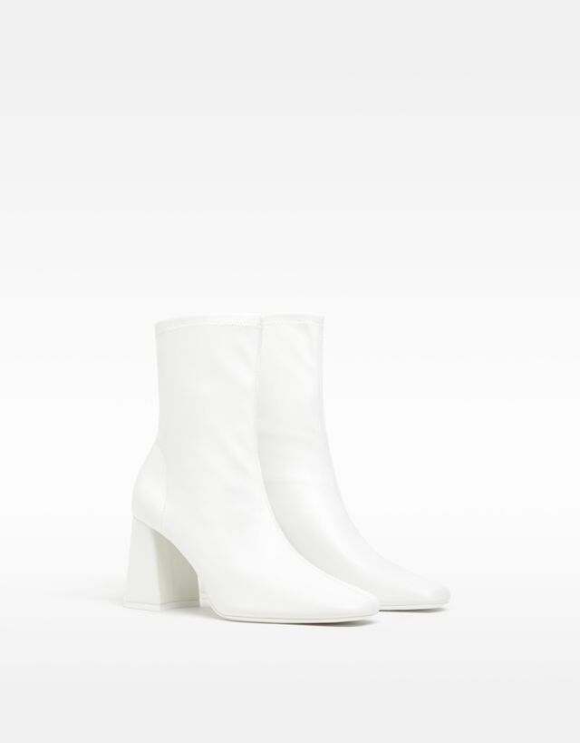 Botines tacón cowboy pespuntes - null - Bershka Dominican Republic