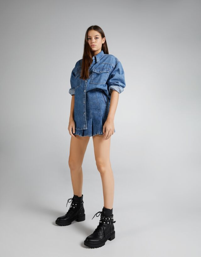 Flat ankle boots with chain and faux pearl details. - Woman | Bershka