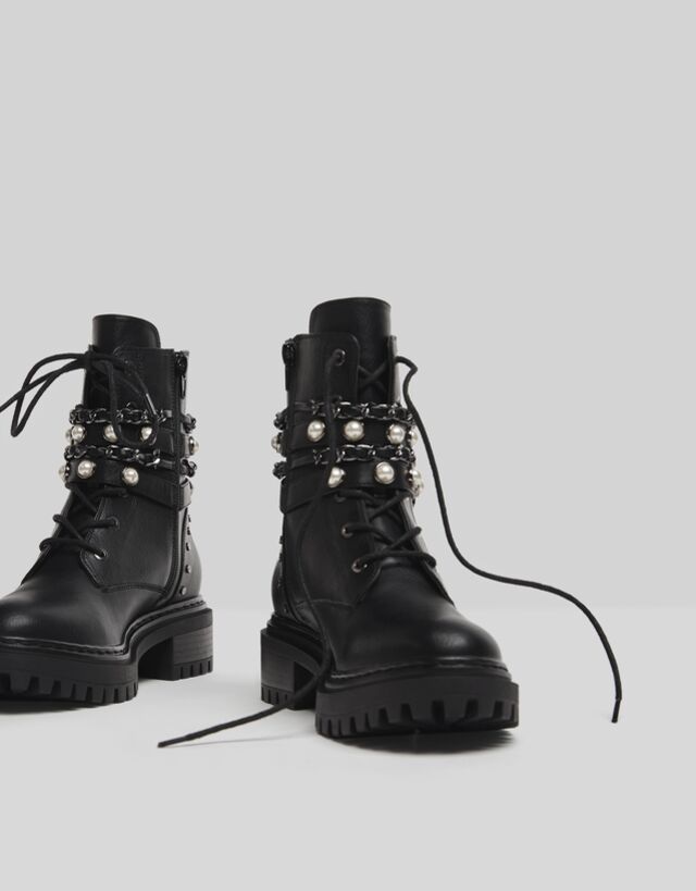 Flat ankle boots with chain and faux 