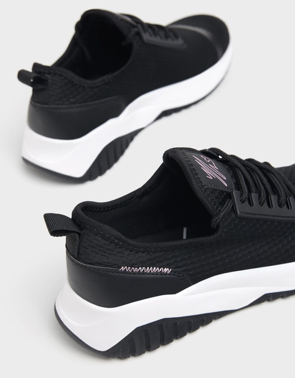 SockBootsSneaker aus MeshStoff Damen Bershka