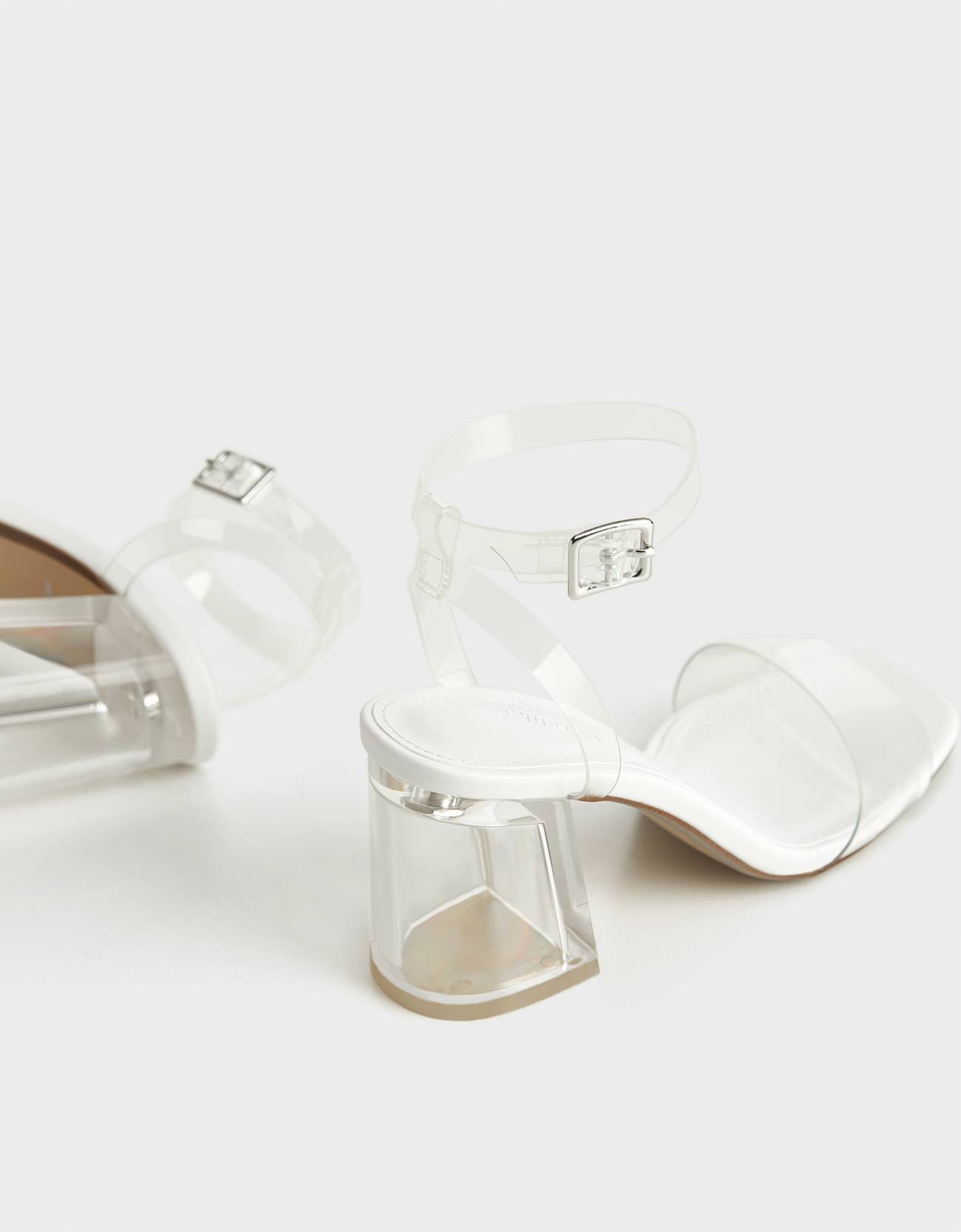 Bershka - Methacrylate heeled sandals with vinyl detail.